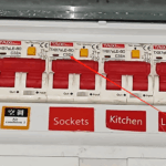 How many air switches are in the distribution box for the 37 sq m expansion box and how many P’s are in it?